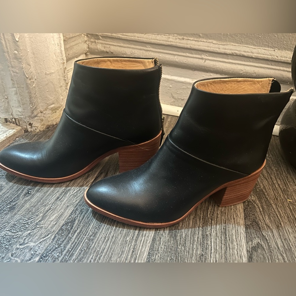 Nisolo Black Leather Ankle Boots